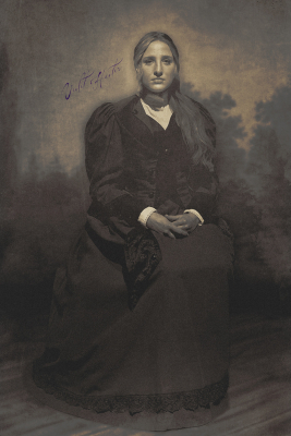 violet_seated_dag_auto_sm